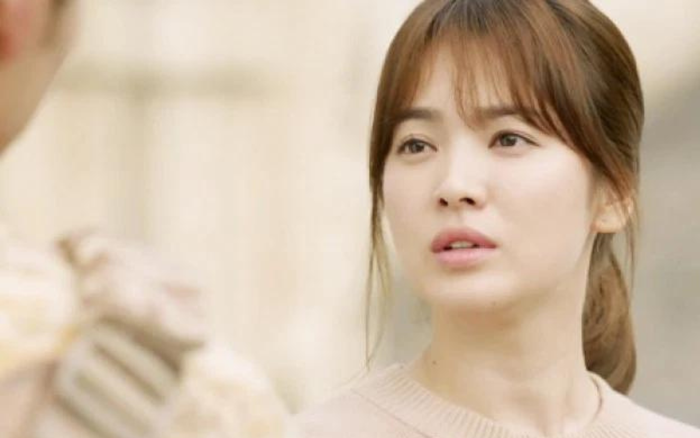 Tạo hình mái ngố của Song Hye Kyo 20 năm trước bị đào lại, đẹp 'ăn đứt' hồi Hậu Duệ Mặt Trời Ảnh 4