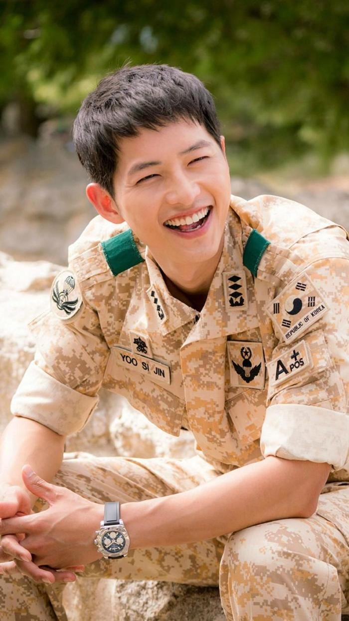 Phim đưa nam thần Hàn 'một bước thành sao': Hyun Bin 'nương tựa' đàn chị, Song Joong Ki nhờ vợ cũ Ảnh 11