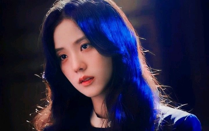 'Bắt quả tang' Jisoo (BLACKPINK) xuất hiện tại buổi ra mắt phim mới của 'người chị gái sinh đôi' Ảnh 2