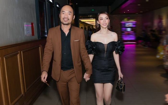 Tiến Luật nắm tay Thu Trang không rời ở sự kiện, không ngại thể hiện tình cảm khiến dân tình ghen tị Ảnh 2