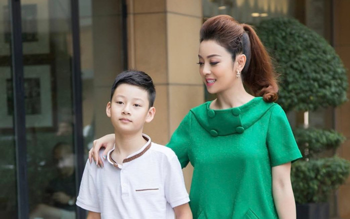 Jennifer Phạm hạnh phúc khi con trai giành danh hiệu thủ khoa cấp trung học Ảnh 2