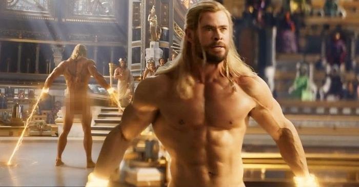 Dân tình rần rần trước tin 'cặp đào' của Chris Hemsworth sẽ không bị làm mờ trong Thor: Love And Thunder Ảnh 2