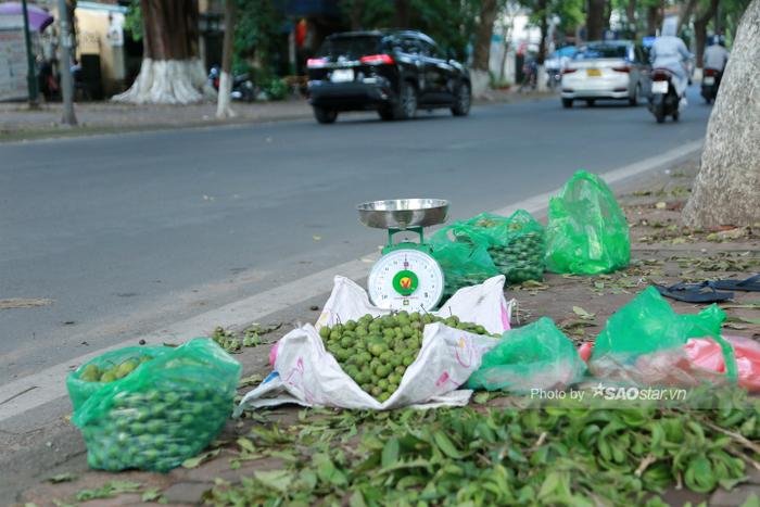 Những mảnh đời mưu sinh giữa Thủ đô để kiếm miếng ăn: 'Giống như đánh cược tính mạng của mình' Ảnh 2