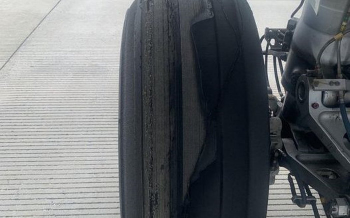 Phát hiện mảng cao su bong ra đường băng sau khi máy bay của Bamboo Airways vừa cất cánh, nghi rách lốp Ảnh 2