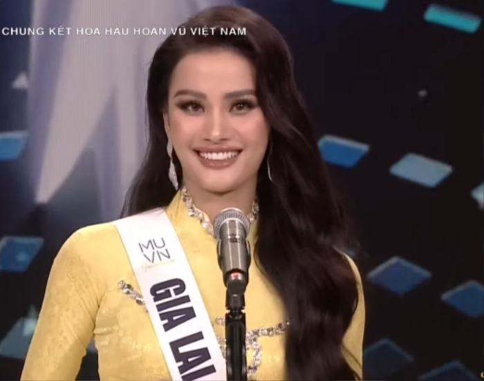 Top 16 Miss Universe Vietnam 2022 thi thuyết trình lắp bắp tiếng Anh, bị netizen chê lạc đề Ảnh 3