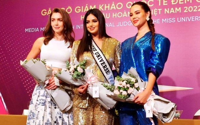 Bộ ba Natalie Glebova - Catriona Gray - Harnaaz Sandhu nhảy 'đôn chề' trong hậu trường MUVN 2022 Ảnh 2