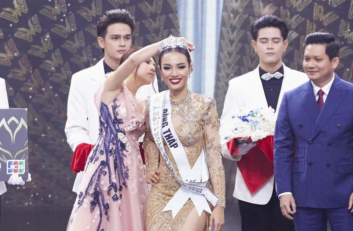 Khoảnh khắc Thuỷ Tiên chính thức trở thành Á hậu 2 tại cuộc thi Hoa hậu Hoàn vũ Việt Nam 2022.