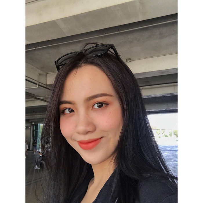 Không cần trang điểm quá cầu kì, mỹ nhân vẫn toả sáng theo cách riêng của mình.