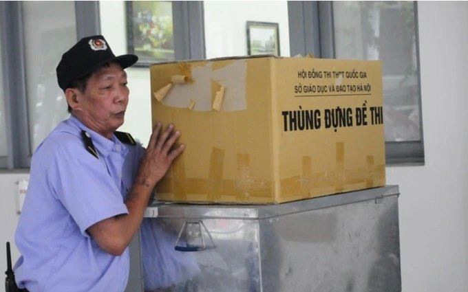 In sao, vận chuyển đề thi tốt nghiệp THPT 2022 được bảo mật như thế nào? Ảnh 2