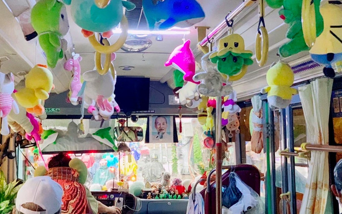 Chuyến xe buýt độc nhất đưa người Sài Gòn quay về tuổi thơ: Có cả trăm thú bông, phụ xe là 'cao thủ'! Ảnh 2