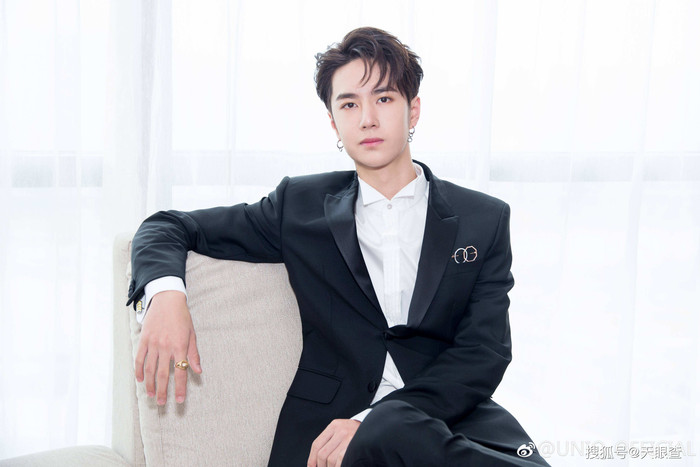 Tồn tại khoảng cách rõ rệt giữa Vương Nhất Bác và Dịch Dương Thiên Tỉ. 