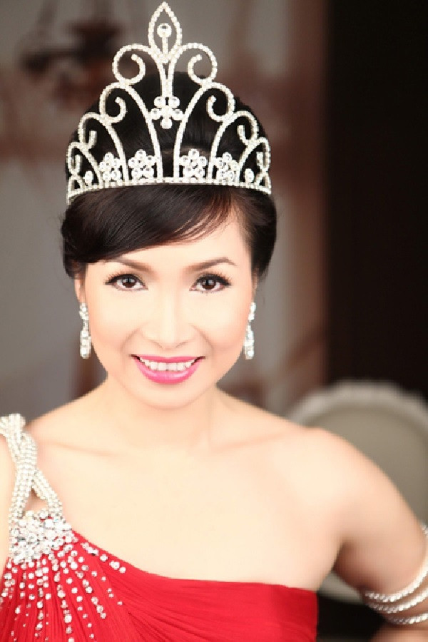 Người đẹp bị rơi vương miện khi đăng quang: Người được lo lắng, người lại bị nói 'không xứng đáng' Ảnh 8