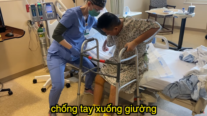 Khoa Pug 'rơi nước mắt' khi không thể tự đứng trên đôi chân mới sau ca đại phẫu 5 tỷ Ảnh 3