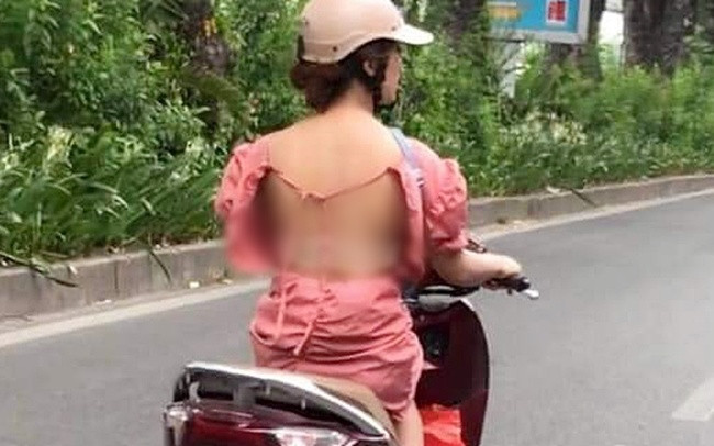 Một cô gái khoe lưng trần nhưng không hề quyến rũ chút nào, thậm chí nhiều người còn cảm thấy rất phản cảm