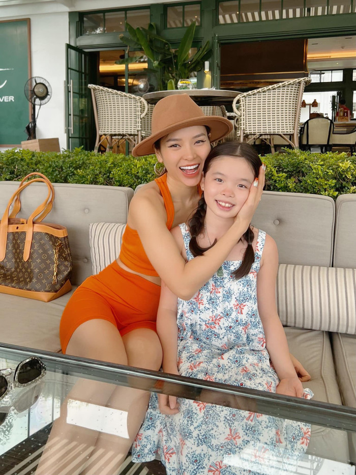 Phương Trinh Jolie và con gái.