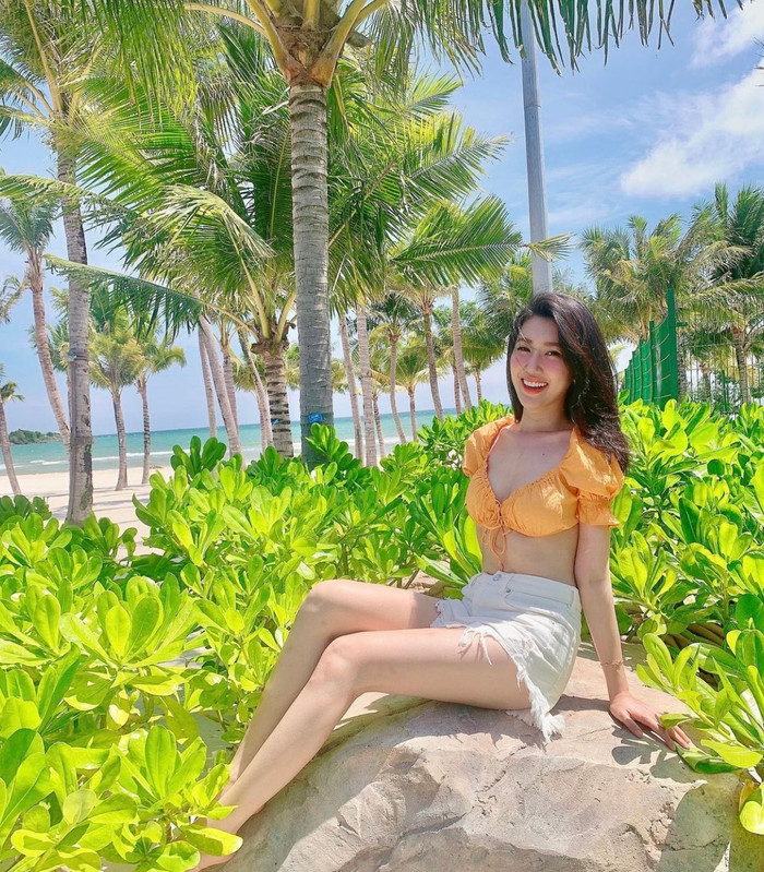 Thuý Ngân diện bikini 'cánh bướm' khoe đường cong cơ thể nhưng làn da của người đẹp mới là điều gây chú ý Ảnh 10