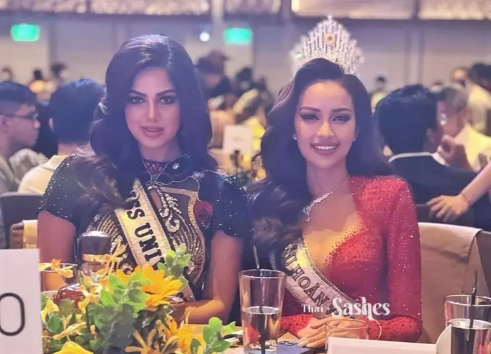 Đứng cùng Top 3 Miss Universe Vietnam, 'Người Rắn' Harnaaz Sandhu bỗng trở thành nấm lùn Ảnh 3