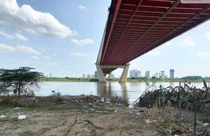 Cảnh sát điều tra nguyên nhân cái chết của người đàn ông bỏ ôtô trên cầu Thăng Long Ảnh 1