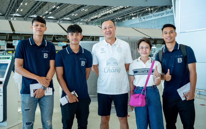 Ba ngôi sao Thái Lan qua Leicester City của Anh 'du học' một tháng Ảnh 2