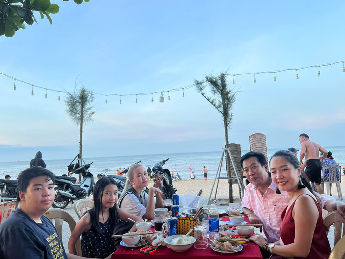 Nhà văn Hoàng Anh Tú cùng gia đình vừa có chuyến du lịch tại Cửa Lò, bản thân anh Tú nhận thấy nơi đây còn tồn tại nhiều điều khiến du lịch chưa thực sự phát triển