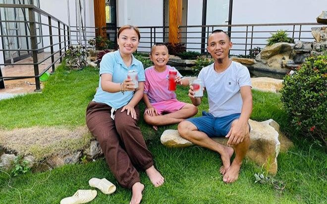 Quỳnh Trần JP choáng ngợp trước biệt thự của hai anh em Tam Mao Ảnh 2