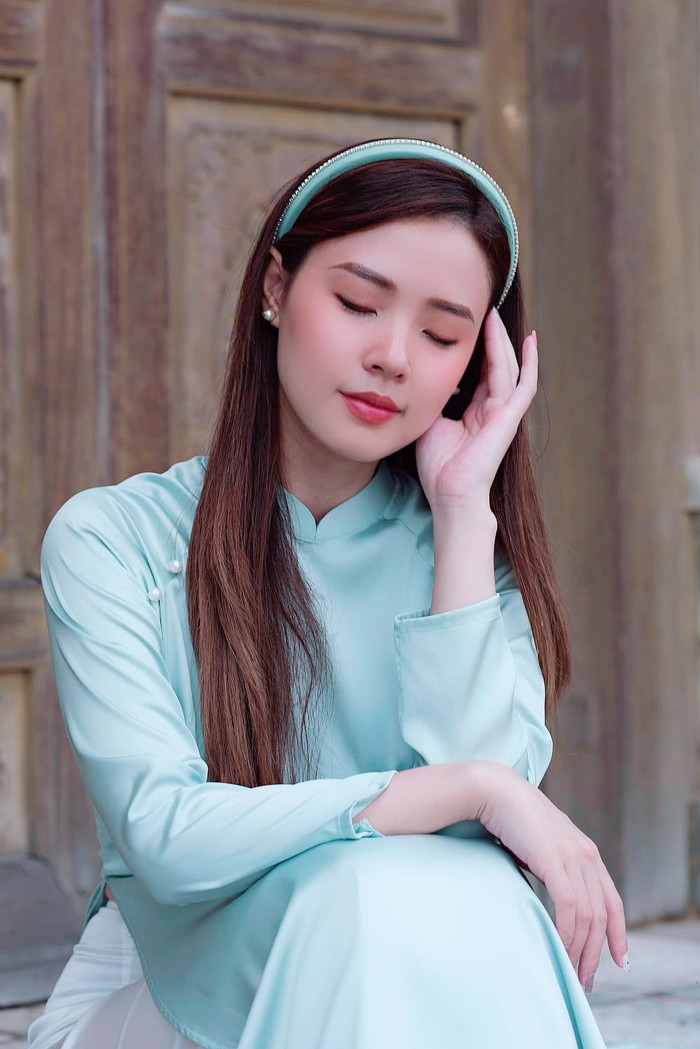 Cô được coi là một trong những người đẹp sở hữu lượng fan đông đảo nhờ ngoại hình xinh đẹp, trình độ học vấn cao.