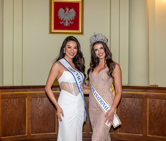 Nhan sắc của người đẹp gốc Cần Thơ đang được đánh giá cao tại mùa giải lần này. Cô tự tin đọ sắc cùng đương kim hoa hậu người Namibia.