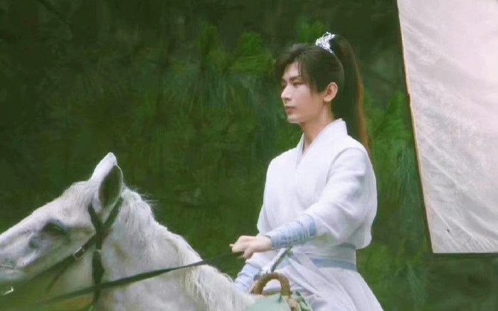 Thành Nghị lộ tạo hình bạch y, bị chê vì quá giống Trầm Vụn Hương Phai Ảnh 2