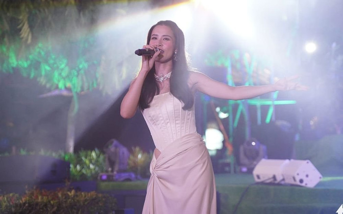 Màn song ca giữa Đông Nhi và khán giả khiến ai nấy nghe xong đều không khỏi 'sang chấn tâm lý' Ảnh 2