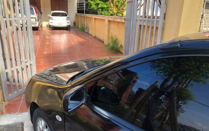'Giận tím mặt' tài xế ô tô đậu xe chắn cổng ra vào, chủ nhà còn phải ngậm ngùi chi thêm tiền vì điều này Ảnh 2