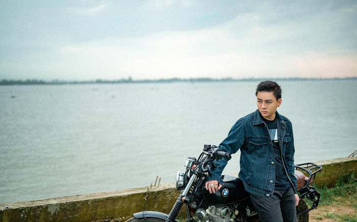 MV mới của Hoài Lâm nhận loạt chê bai về giọng hát, không còn ngọt ngào và tình cảm như xưa? Ảnh 2