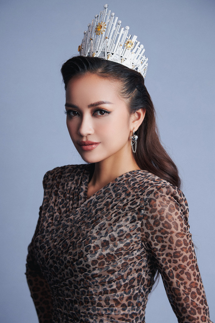 Có một Ngọc Châu cá tính với họa tiết da beo như thế này.  