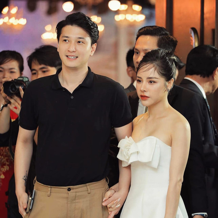 Trước đây cặp đôi từng không ít lần vướng vào nghi vấn 'đường ai nấy đi', nhưng sau tất cả Huỳnh Anh và Lan Phương vẫn lựa chọn ở bên nhau