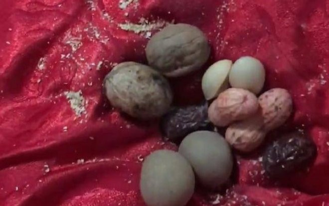 Dọn đồ chuẩn bị ly hôn chồng, người phụ nữ chợt 'khóc nghẹn' khi lật tấm chăn cưới Ảnh 2