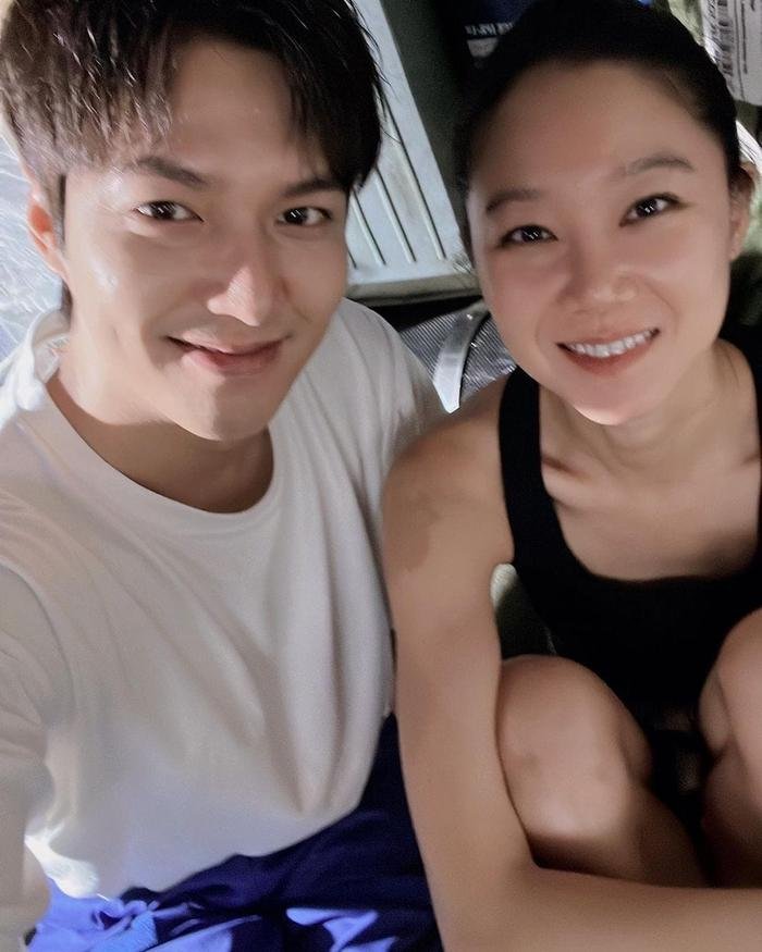 Lee Min Ho và bạn thân của Son Ye Jin bất ngờ đăng ảnh selfie chung, cả hai thân thiết đến vậy sao? Ảnh 1