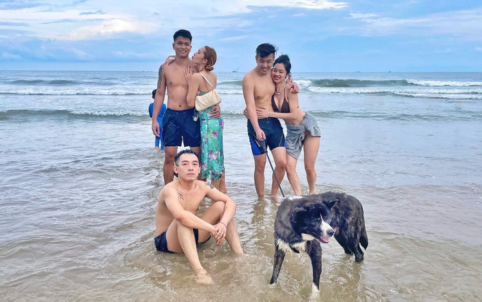 Phở Đặc Biệt đi biển cùng bạn nhưng lại rất cô đơn Ảnh 2