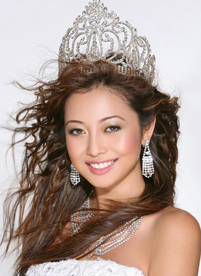 Người đẹp đăng quang Hoa hậu châu Á tại Mỹ năm 2006. 