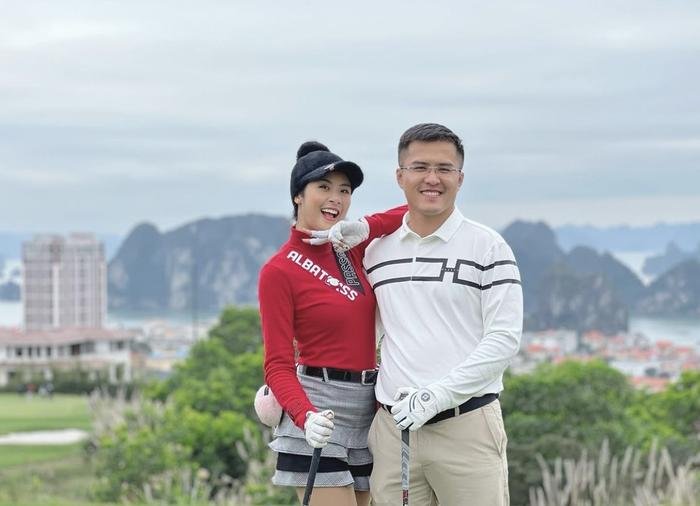 Trang phục chơi golf của các nàng hậu: Phạm Hương sang chảnh, Đỗ Mỹ Linh điệu đà, nữ tính Ảnh 8