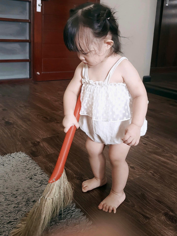 Nét đáng yêu của đại tiểu thư nhà Ông Cao Thắng khi làm việc nhà