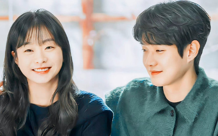 Choi Woo Sik bị bắt quả tang đeo vòng đôi với Kim Da Mi, fan bất chấp đúng sai thi nhau giục cưới Ảnh 2