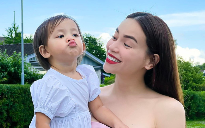 Hồ Ngọc Hà khoe visual cực xịn bên trời Tây, biểu cảm nhóc tỳ lần đầu về quê nội chiếm spotlight Ảnh 2