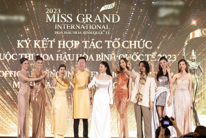 Thuỳ Tiên, Lương Thuỳ Linh diện trang phục xuyên thấu táo bạo: Kẻ tám lạng, người nửa cân Ảnh 1