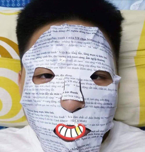 Đắp mặt nạ kiểu này không biết con chữ có thấm vào đầu được không