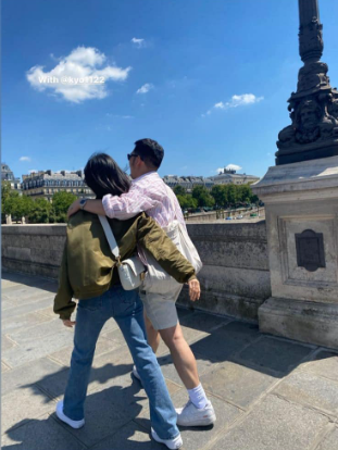 Song Hye Kyo bị bắt gặp thân thiết với người đàn ông lạ ở trời Tây, giữa nghi vấn yêu lại Song Joong Ki Ảnh 2