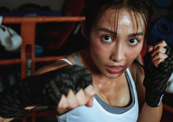 Khả Ngân cực ngầu trên sàn boxing, thần thái gai góc khác xa vẻ ngọt ngào thường thấy Ảnh 11