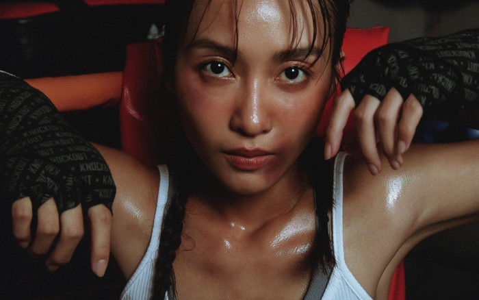Khả Ngân cực ngầu trên sàn boxing, thần thái gai góc khác xa vẻ ngọt ngào thường thấy Ảnh 2
