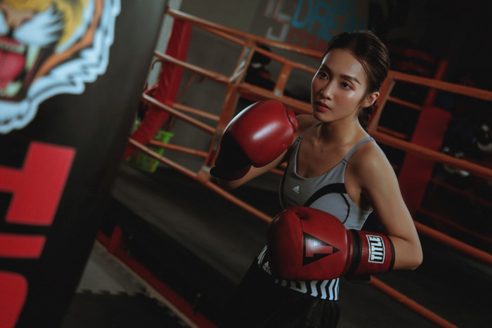 Khả Ngân cực ngầu trên sàn boxing, thần thái gai góc khác xa vẻ ngọt ngào thường thấy Ảnh 1