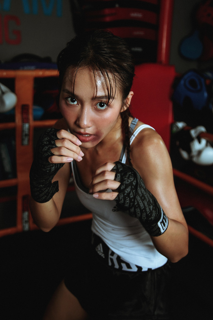 Khả Ngân cực ngầu trên sàn boxing, thần thái gai góc khác xa vẻ ngọt ngào thường thấy Ảnh 12