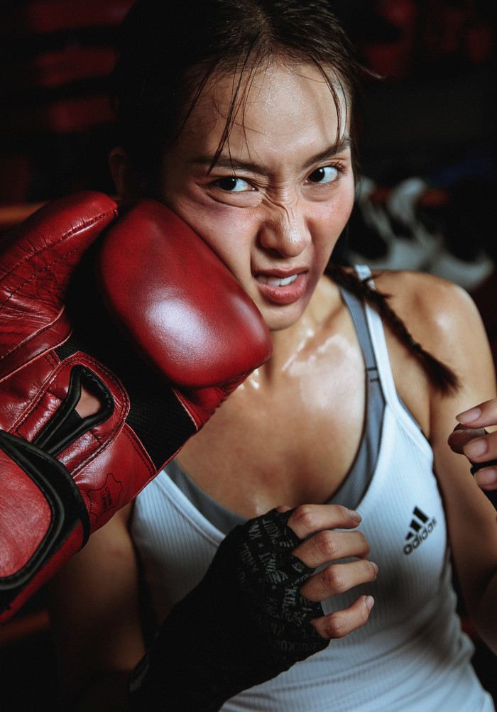 Khả Ngân cực ngầu trên sàn boxing, thần thái gai góc khác xa vẻ ngọt ngào thường thấy Ảnh 13