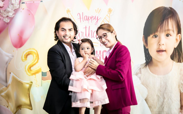 Sau 2 lần thụ tinh nhân tạo vất vả, Đức Tiến khoe nét bụ bẫm của ái nữ đáng yêu vừa tròn 2 tuổi Ảnh 2